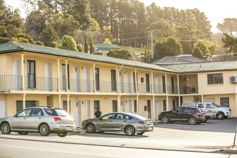 Motel Nightcap At Riverside Hotel