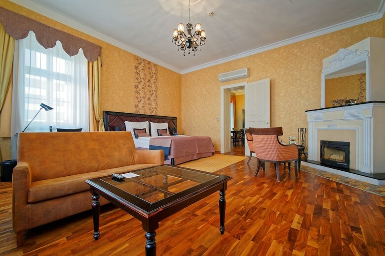 Skaritz Hotel And Residence