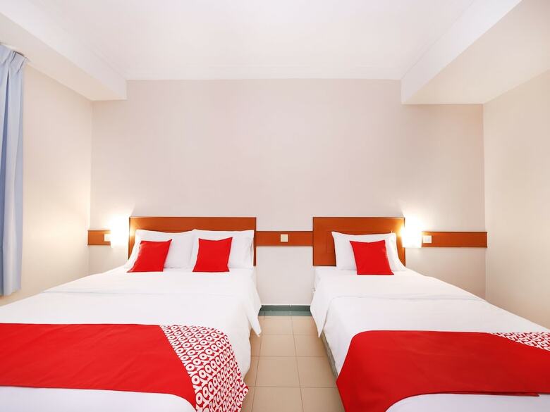 Oyo 764 Hotel Famous Inn