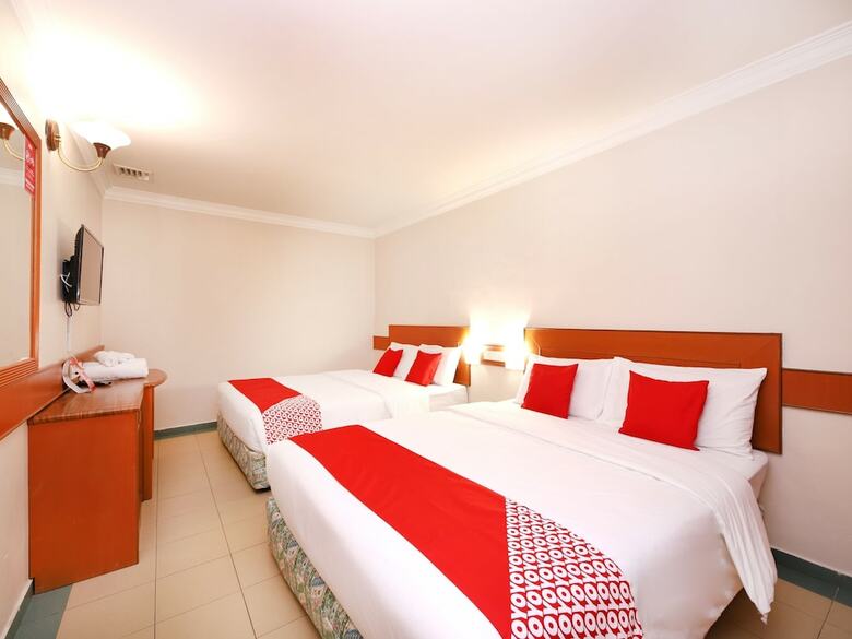Oyo 764 Hotel Famous Inn