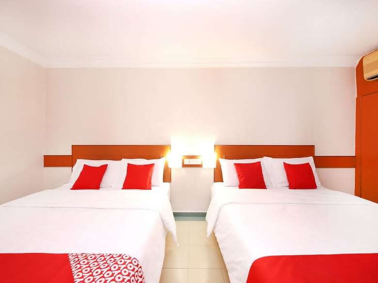 Oyo 764 Hotel Famous Inn