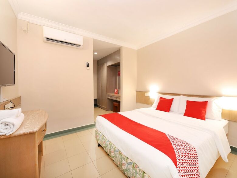 Oyo 764 Hotel Famous Inn