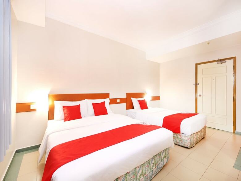 Oyo 764 Hotel Famous Inn
