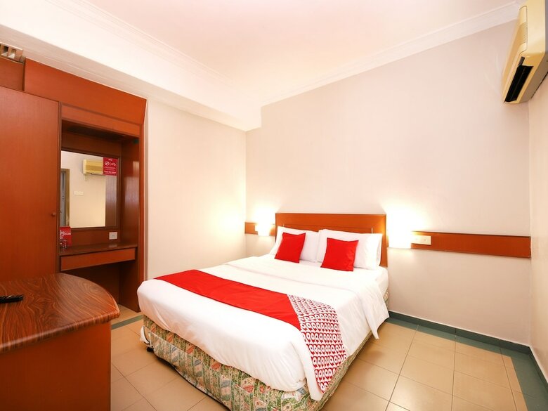 Oyo 764 Hotel Famous Inn