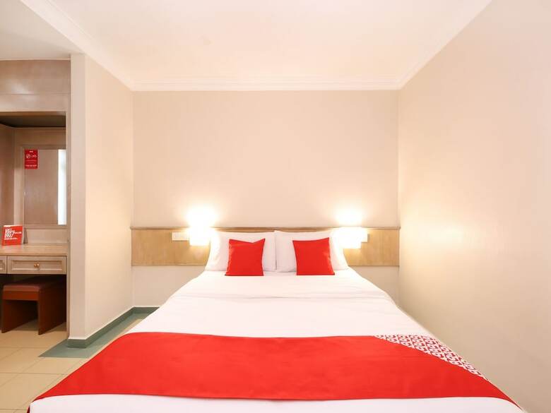 Oyo 764 Hotel Famous Inn