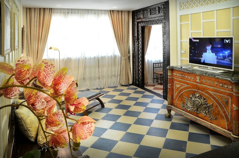 Hotel Chuchai Buri Sri Amphawa