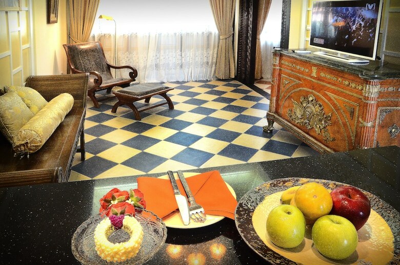 Hotel Chuchai Buri Sri Amphawa