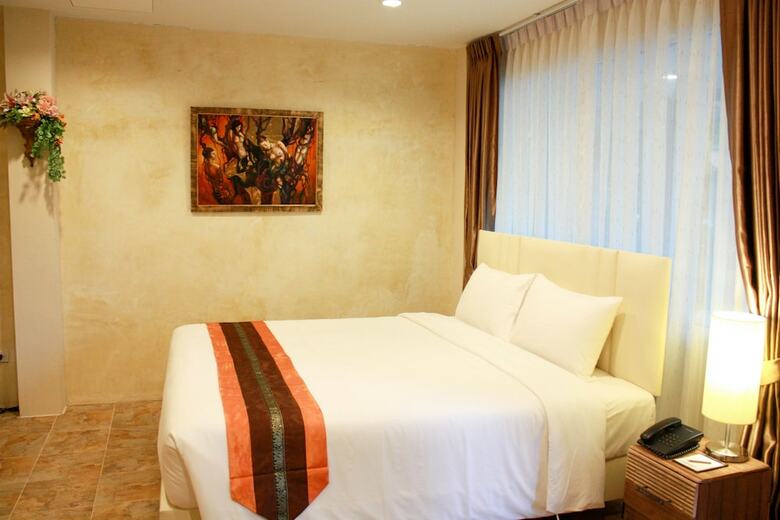 Hotel Chuchai Buri Sri Amphawa