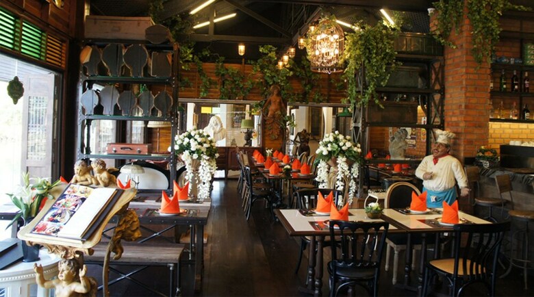 Hotel Chuchai Buri Sri Amphawa