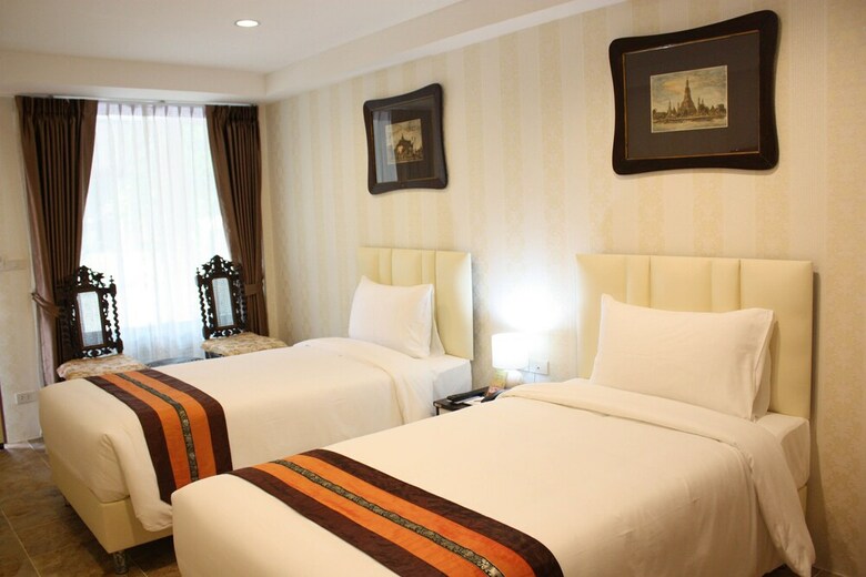 Hotel Chuchai Buri Sri Amphawa
