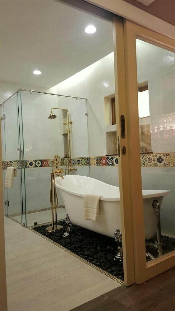 Hotel Chuchai Buri Sri Amphawa