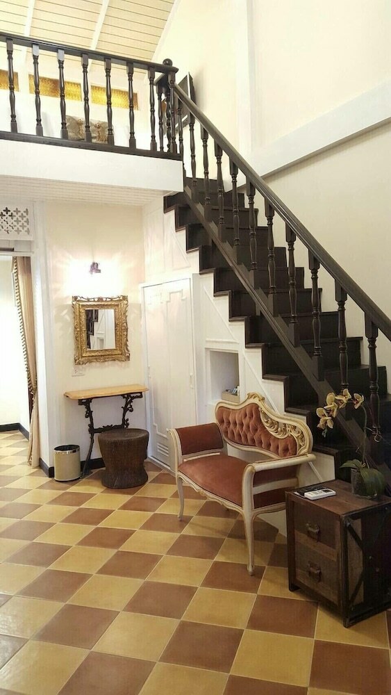 Hotel Chuchai Buri Sri Amphawa