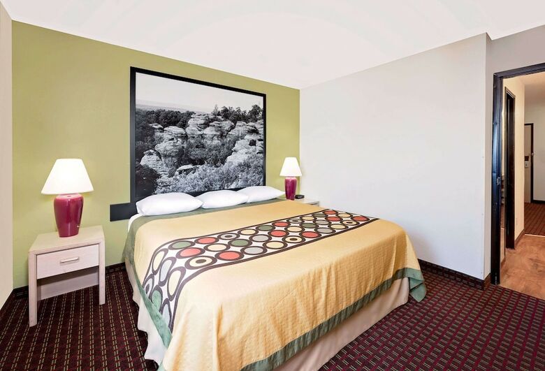 Motel Super 8 By Wyndham Metropolis