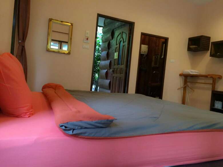 Hotel Amphawa Club