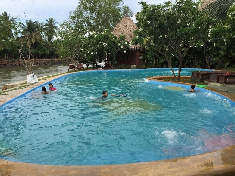 Hotel Amphawa Club