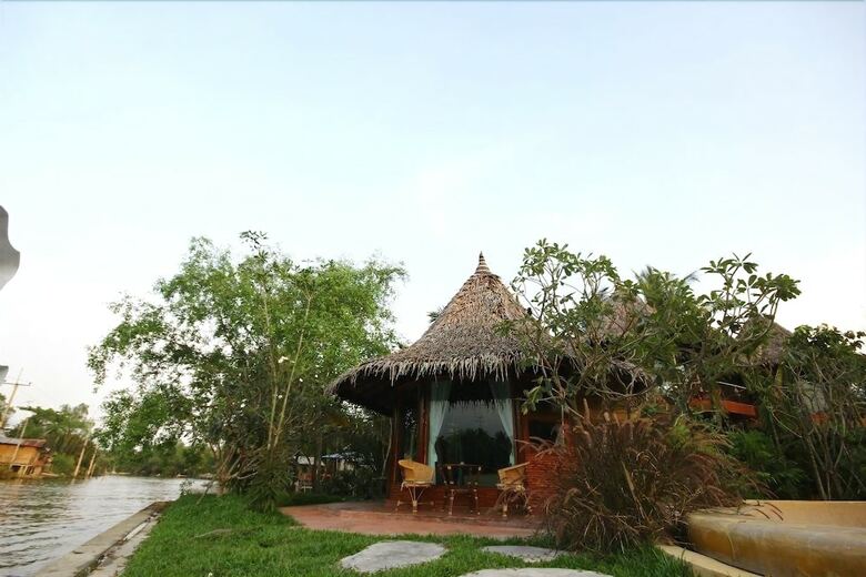 Hotel Amphawa Club