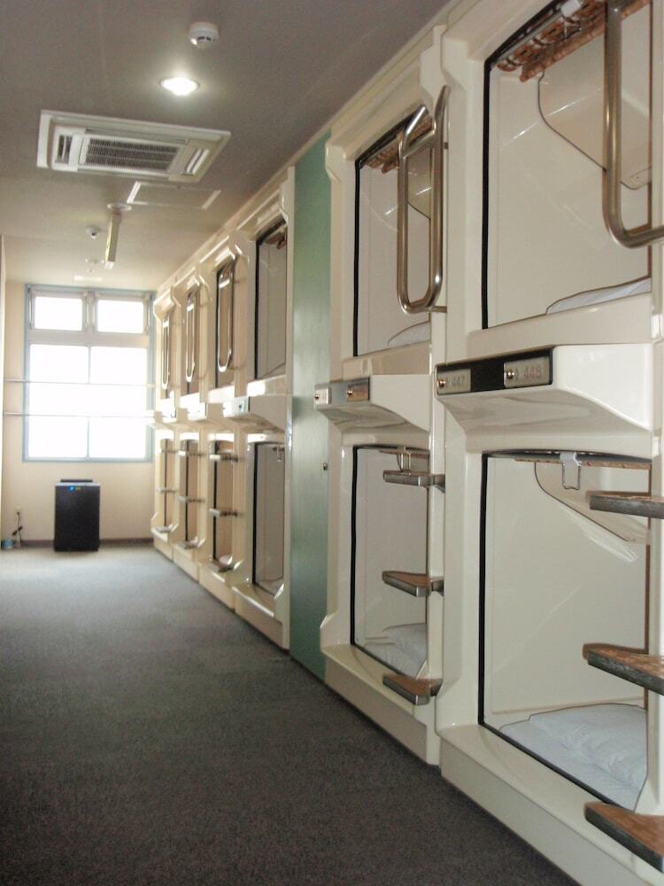 Capsule Hotel Kobe Sannomiya - Caters To Men
