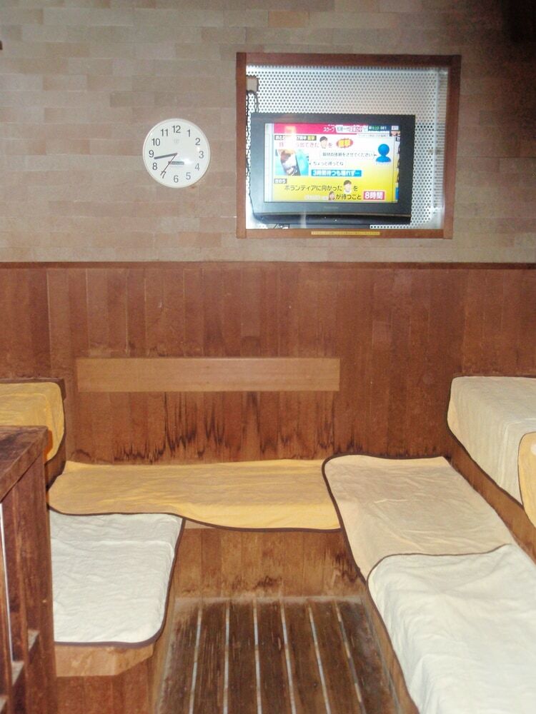 Capsule Hotel Kobe Sannomiya - Caters To Men