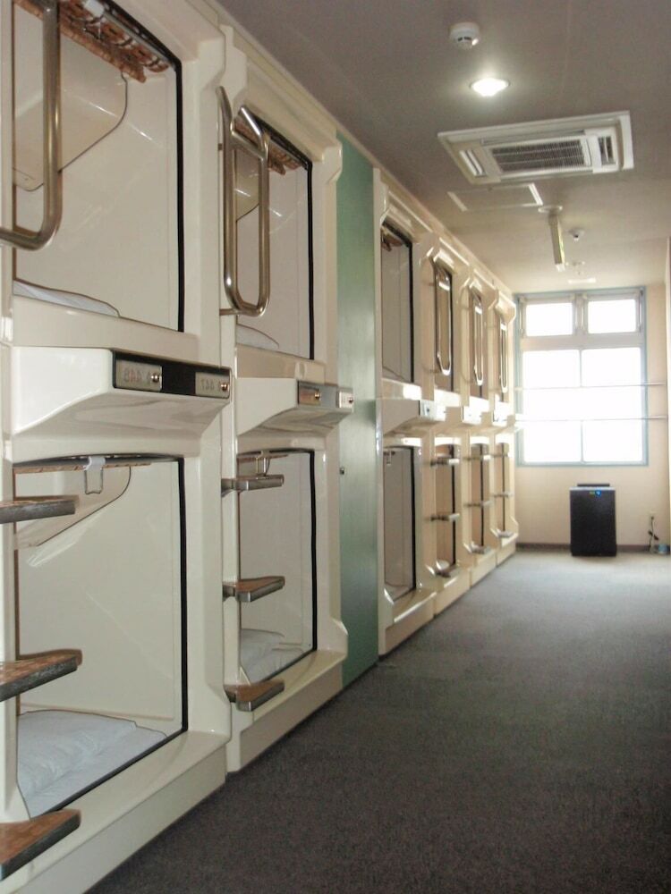 Capsule Hotel Kobe Sannomiya - Caters To Men