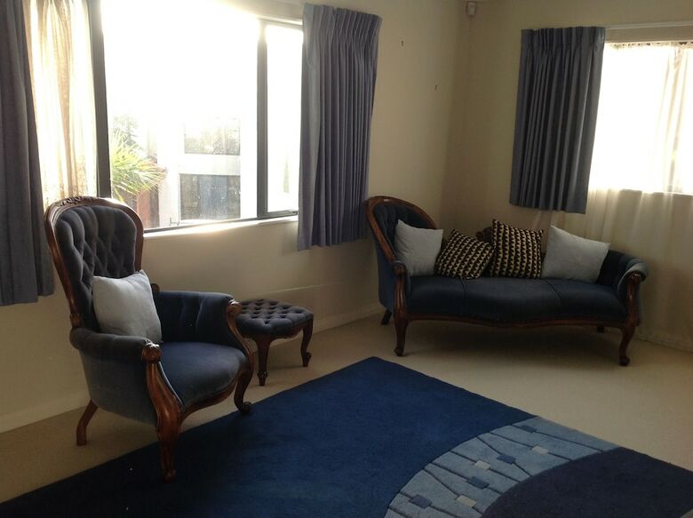 Hotel Howick Luxury Large Home