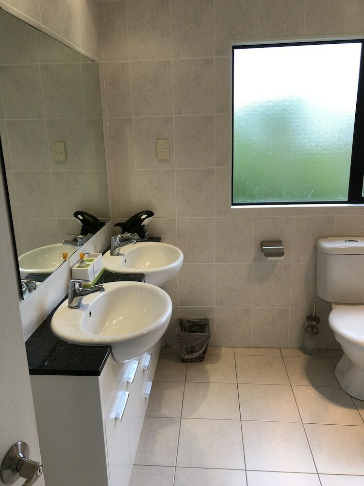 Hotel Howick Luxury Large Home
