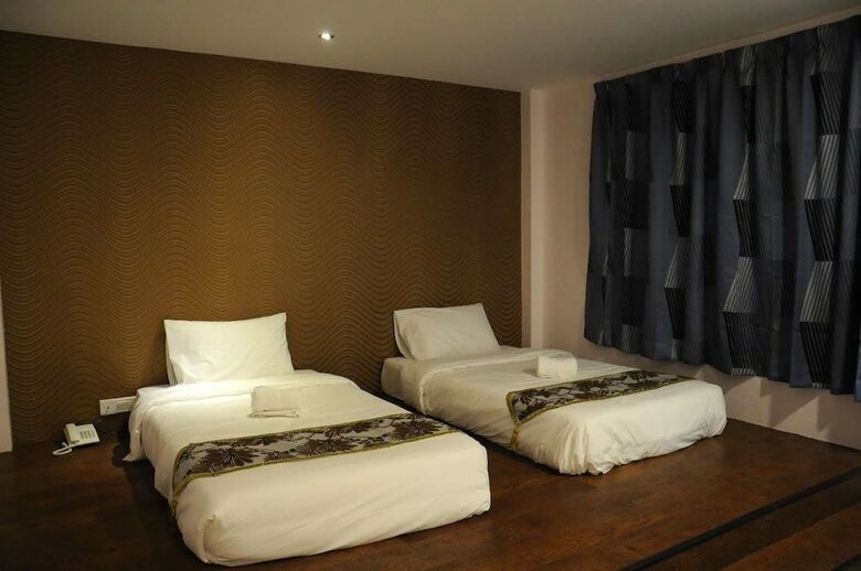 Red Orange Hotel