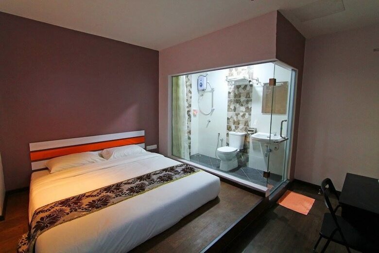 Red Orange Hotel