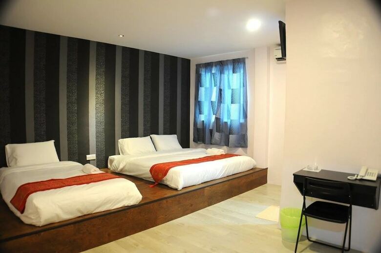 Red Orange Hotel