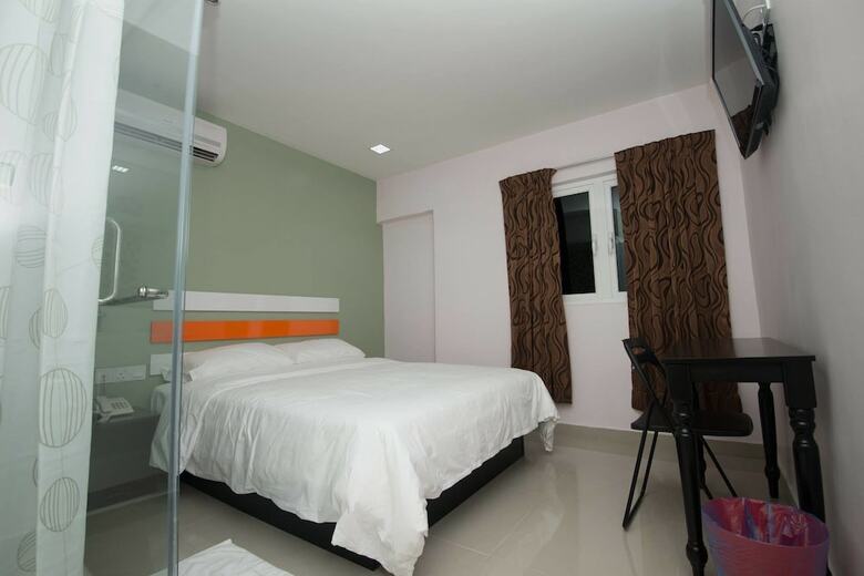 Red Orange Hotel