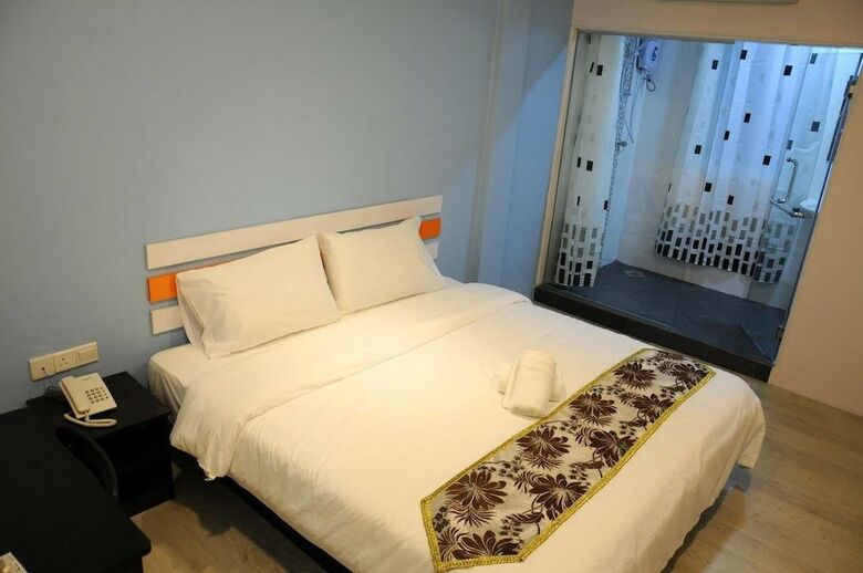 Red Orange Hotel
