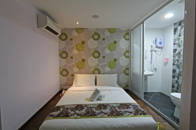 Red Orange Hotel