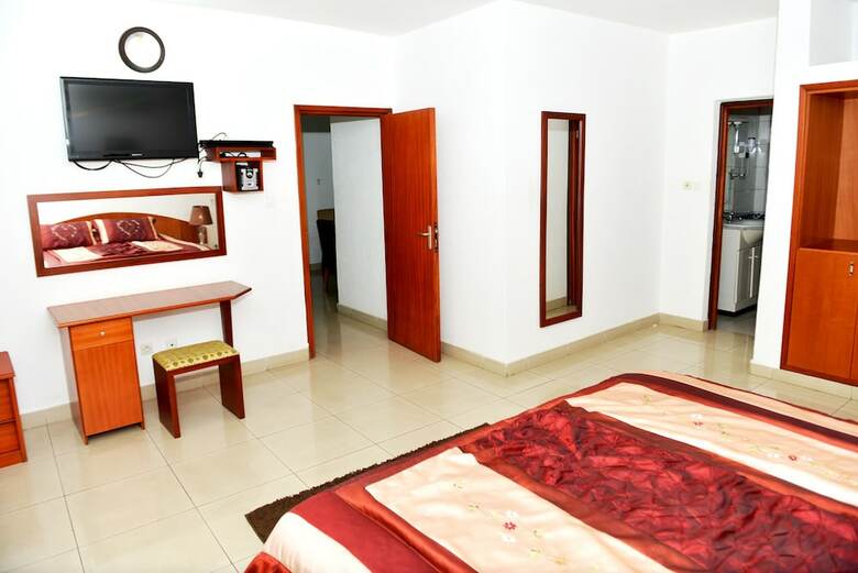 Paradise Hotel