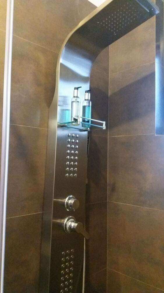 Tj's Apartments