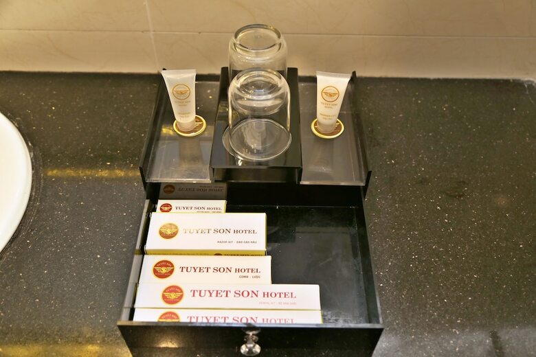 Tuyet Son Hotel