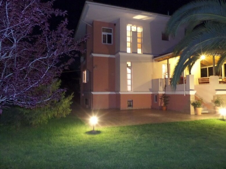 Villa Nn