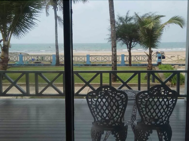 Hotel Azura Beach Resort