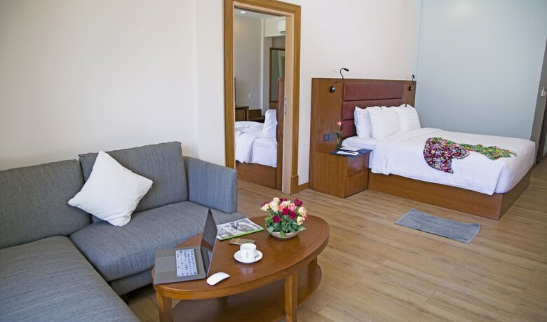 Hotel Azura Beach Resort