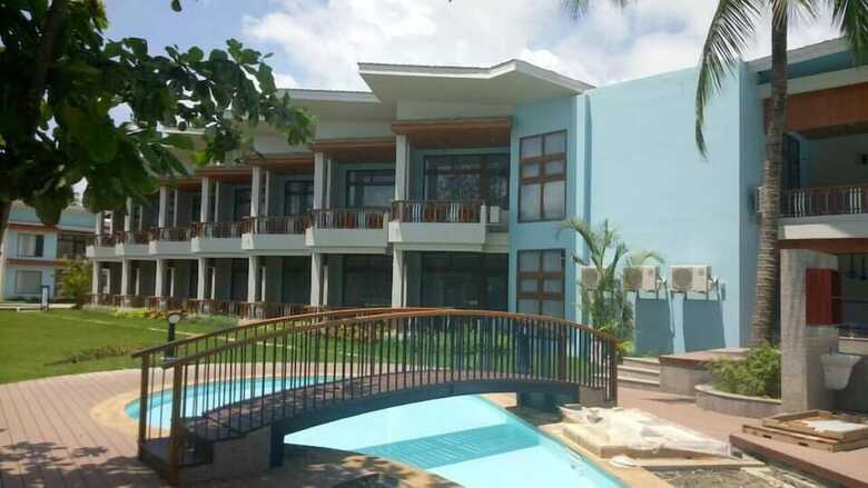 Hotel Azura Beach Resort