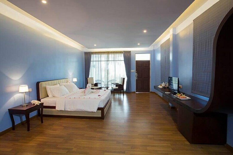 Hotel Azura Beach Resort