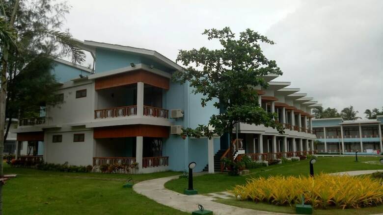 Hotel Azura Beach Resort