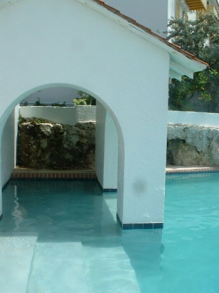 Villa Delaporte Point Oceanfront Townhouse