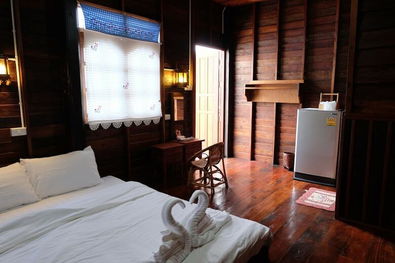 Hotel Baan Kun Tuad Ko Si Chang