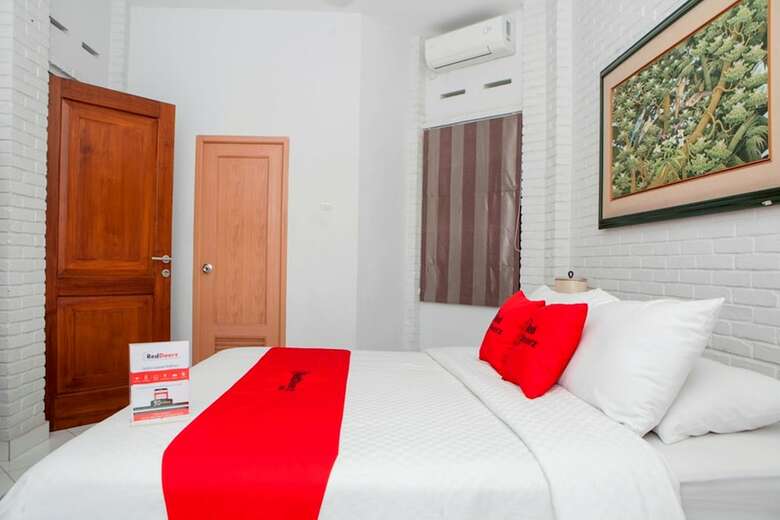 Hotel Reddoorz Plus Near Dago Pakar