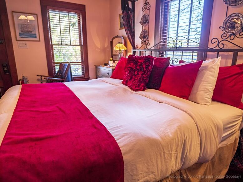 Cliff Cottage Inn - Victorian B&B And Boutique Hotel