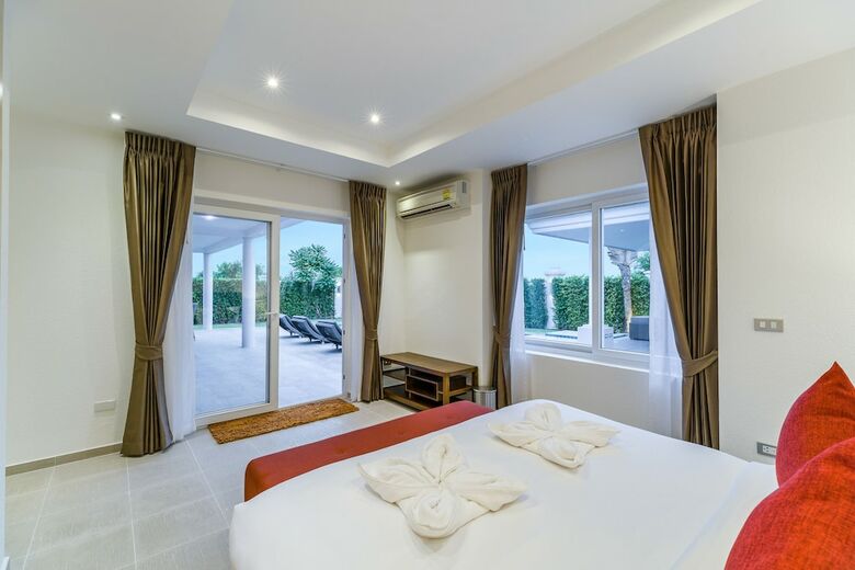 Luxury Pool Villa 608