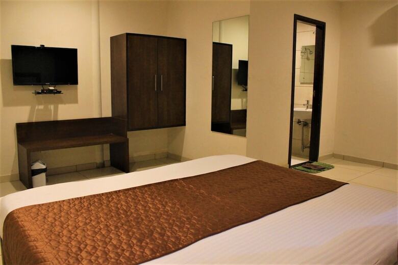 Hotel White Feather Toran Resort
