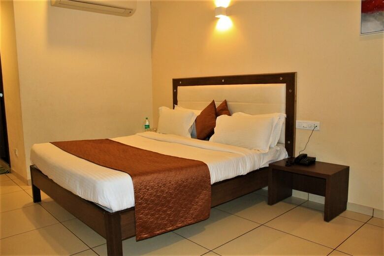 Hotel White Feather Toran Resort