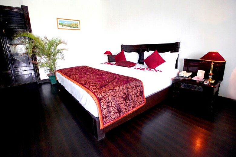 Palette - Hotel K C Cross Road