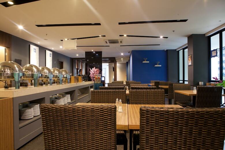 Hotel Reddoorz Plus Near Bandung Station 2