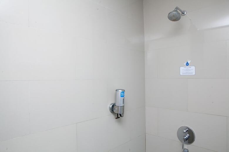 Hotel Reddoorz Plus Near Bandung Station 2